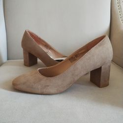 Tan heel size 10