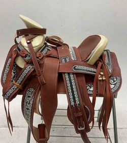 Montura charra bordada