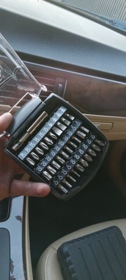 Screwdriver bit set