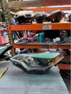 Toyota Corolla LEFT USED OEM HEADLIGHT (2014-2016)