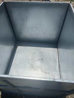Metal foldable crate