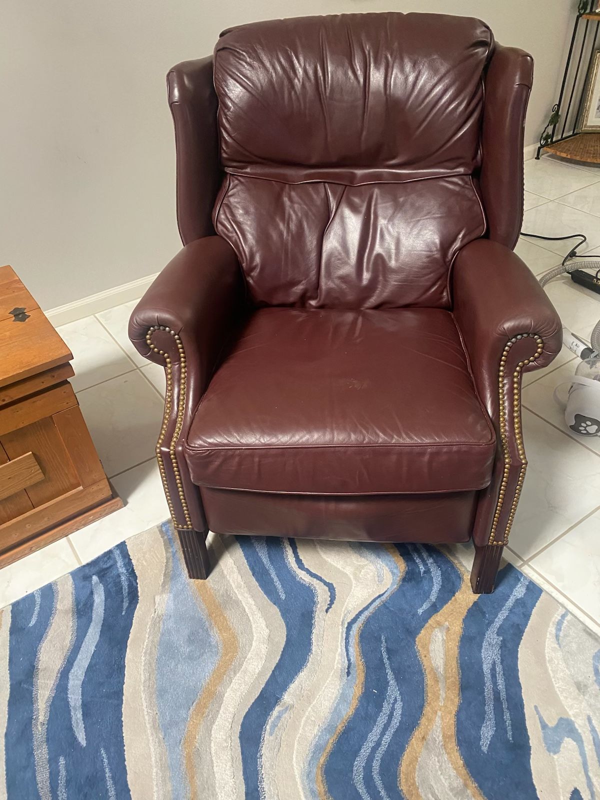 Thomasville Genuine Leather Recliner – Bordeaux Leather – Excellent Quality