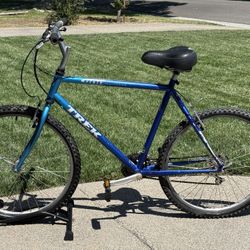 Trek Mountain Track 800 Bike