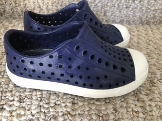 Boys natives size 9