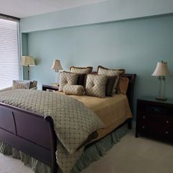 Stickley Metropolitan Sleigh Bed (Queen)