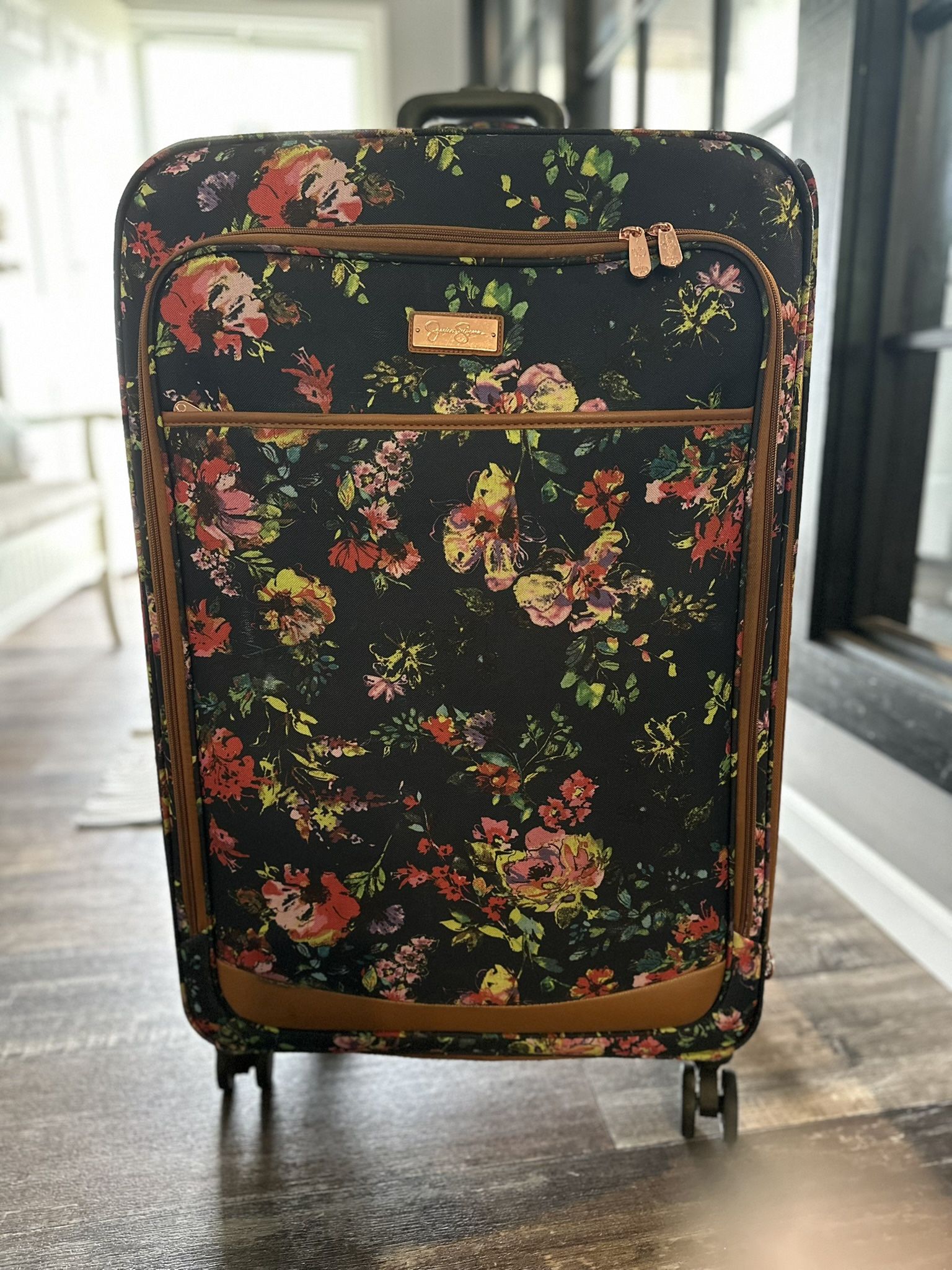 Jessica Simpson luggage