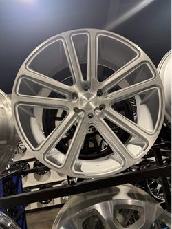 Dub wheels 24s brushed with tires Chevy 6lug