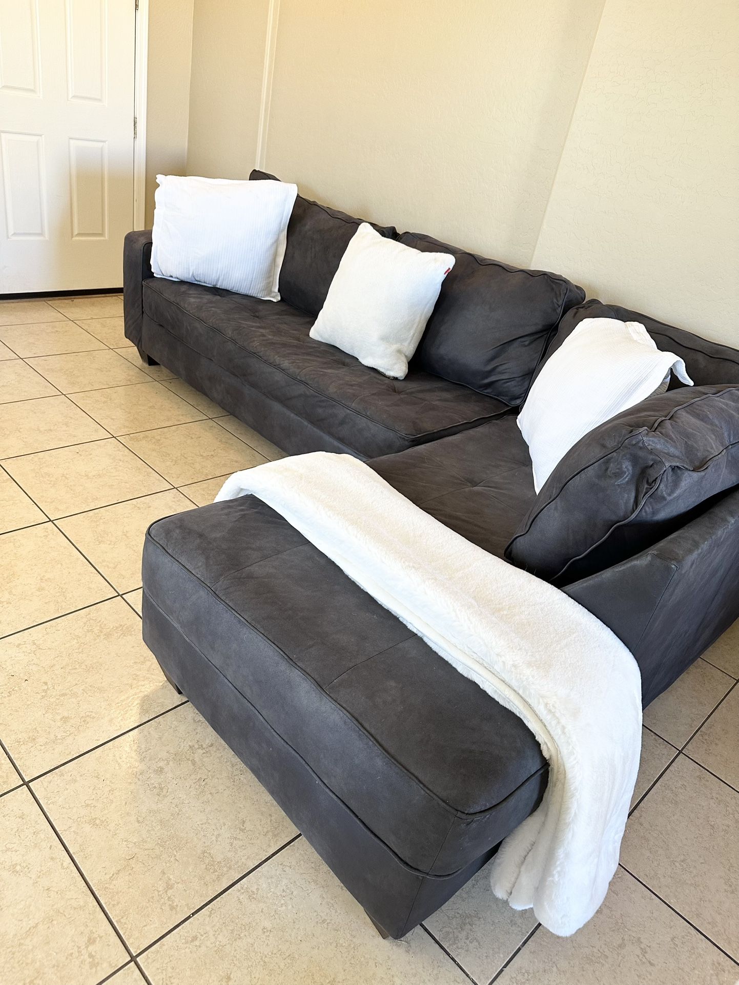 Modern Gray Sectional-FREE DELIVERY 🚚 