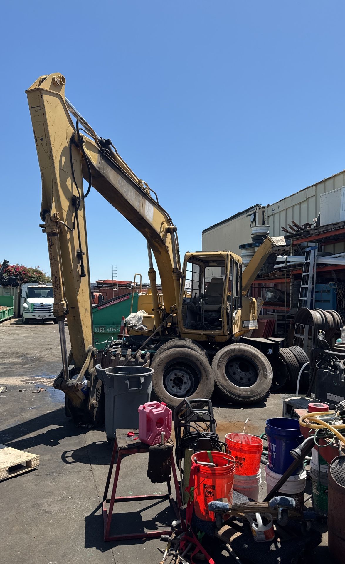 John Deere 490e excavator