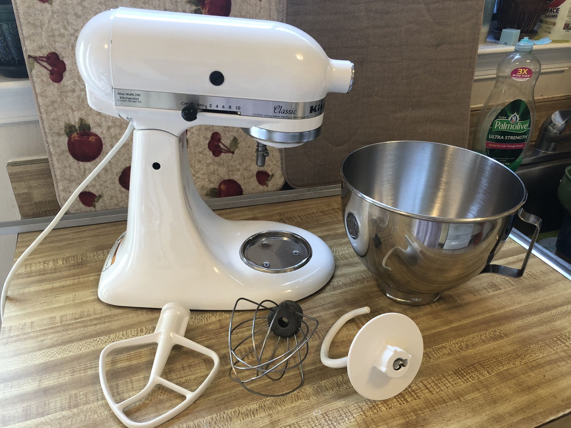 Kitchen aide mixer, with accessories