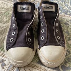 Black Converse. Size 1 Unisex 