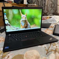 Excelente Laptop Marca Lenovo ThinkPad De 15 Pulgadas 11th Generación Procesador i7 Con Programas 