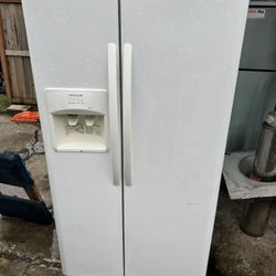 White Side By Side Fridgeair 