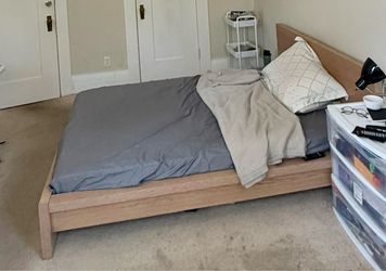 Full size bed (Free)