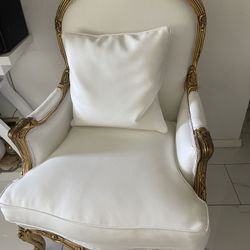 Victorian Leather white And Gold Sofa Comes With Leather Cushion