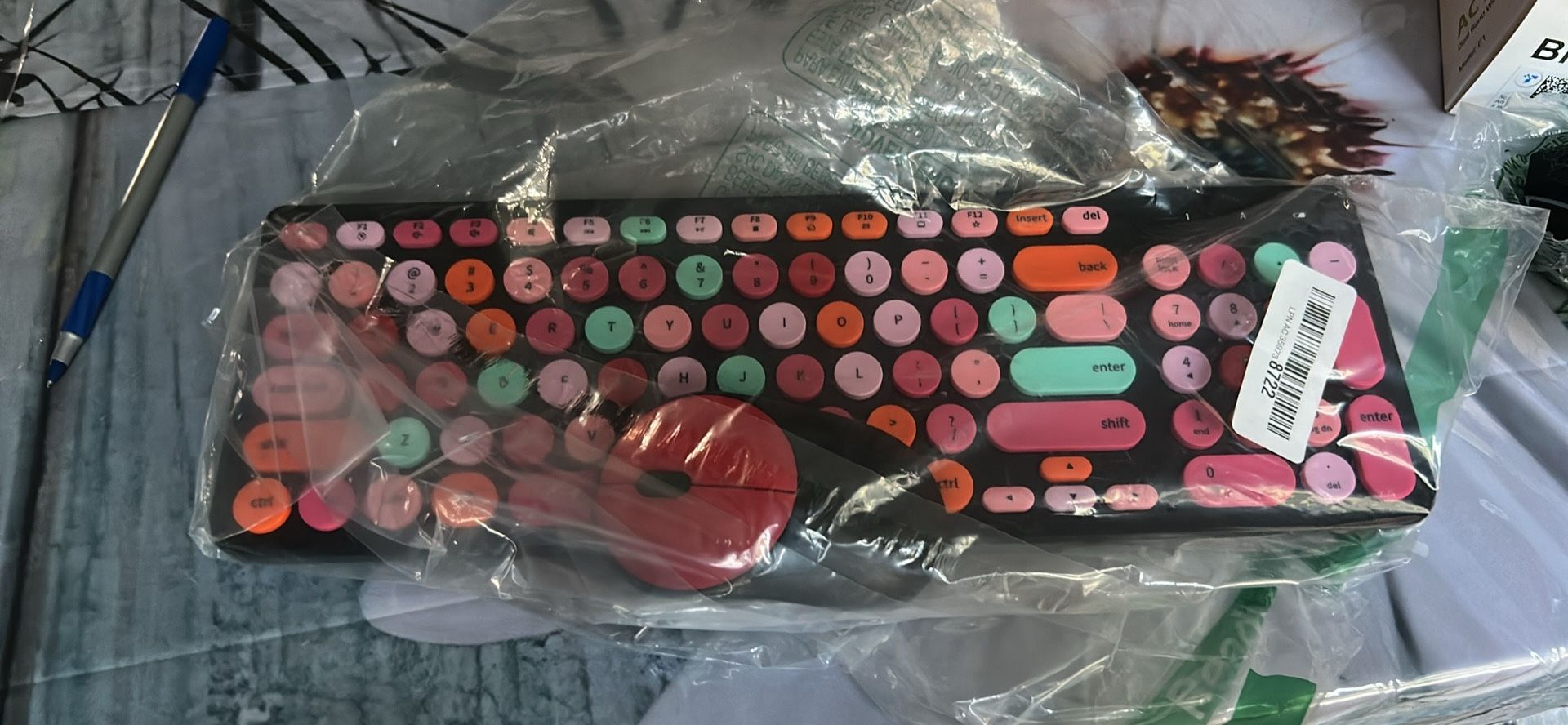 Wireless keyboard and mouse set