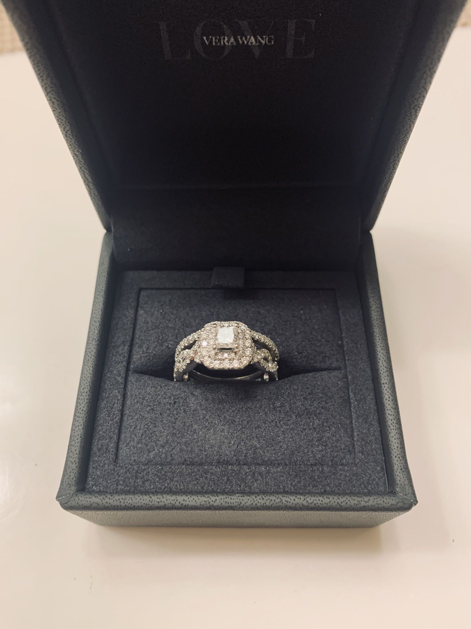 Vera Wang Love Collection 1CT. Princess Cut Bridal Set