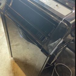 Big Portable Air Condition Unit  14000 Btu     Works Well 