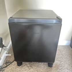 hisense mini fridge
