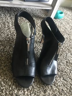 Black heels size 8 1/2