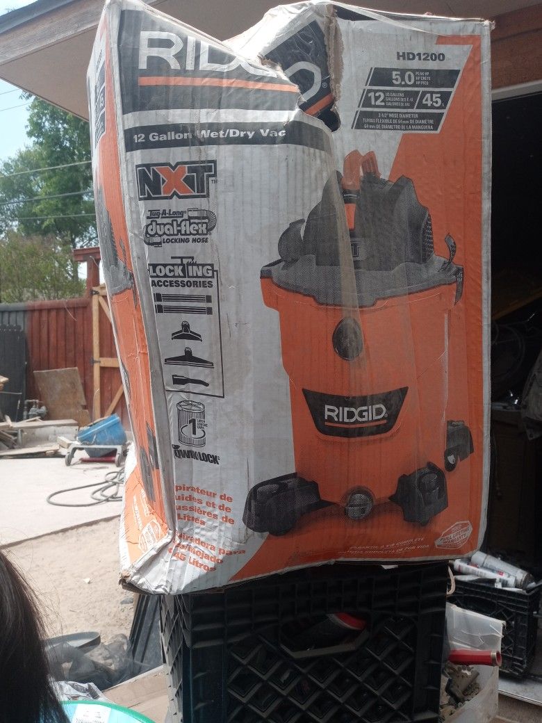 Ridgi 12 Gallon Vac New