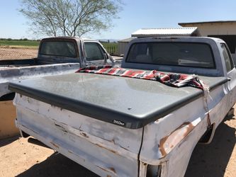 Snug top tonneau cover