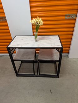 Table with 2 chairs