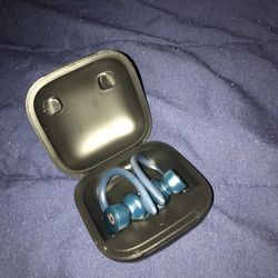 Power Beats Earphones with charging case