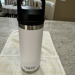 Yeti 20 Oz Rambler Bottle With Chug Cap