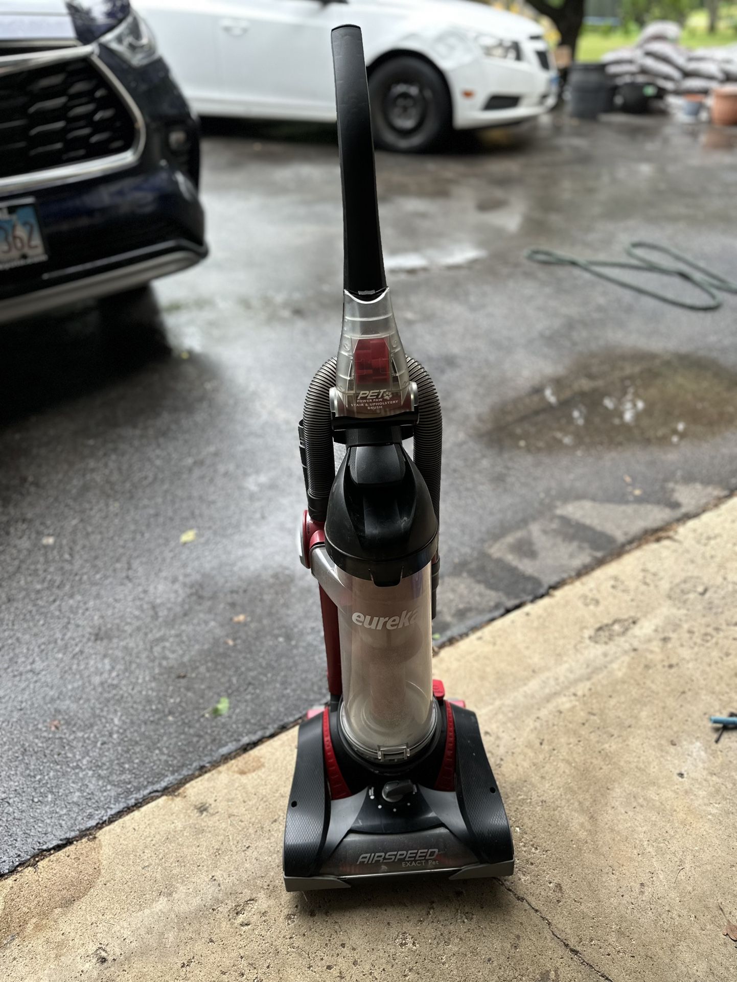 Upright corded vacuum cleaners
