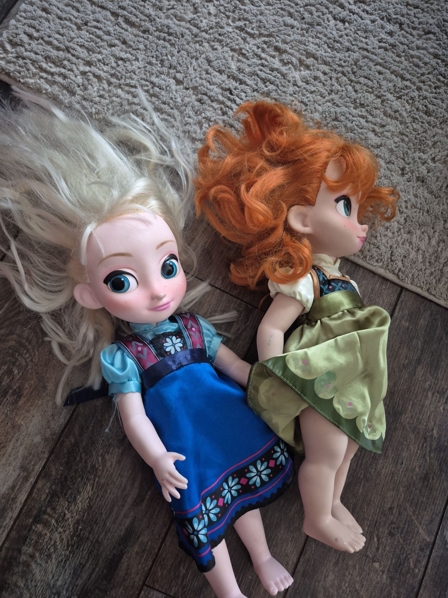 Free Disney Anna & Elsa dolls plus LOL doll storage