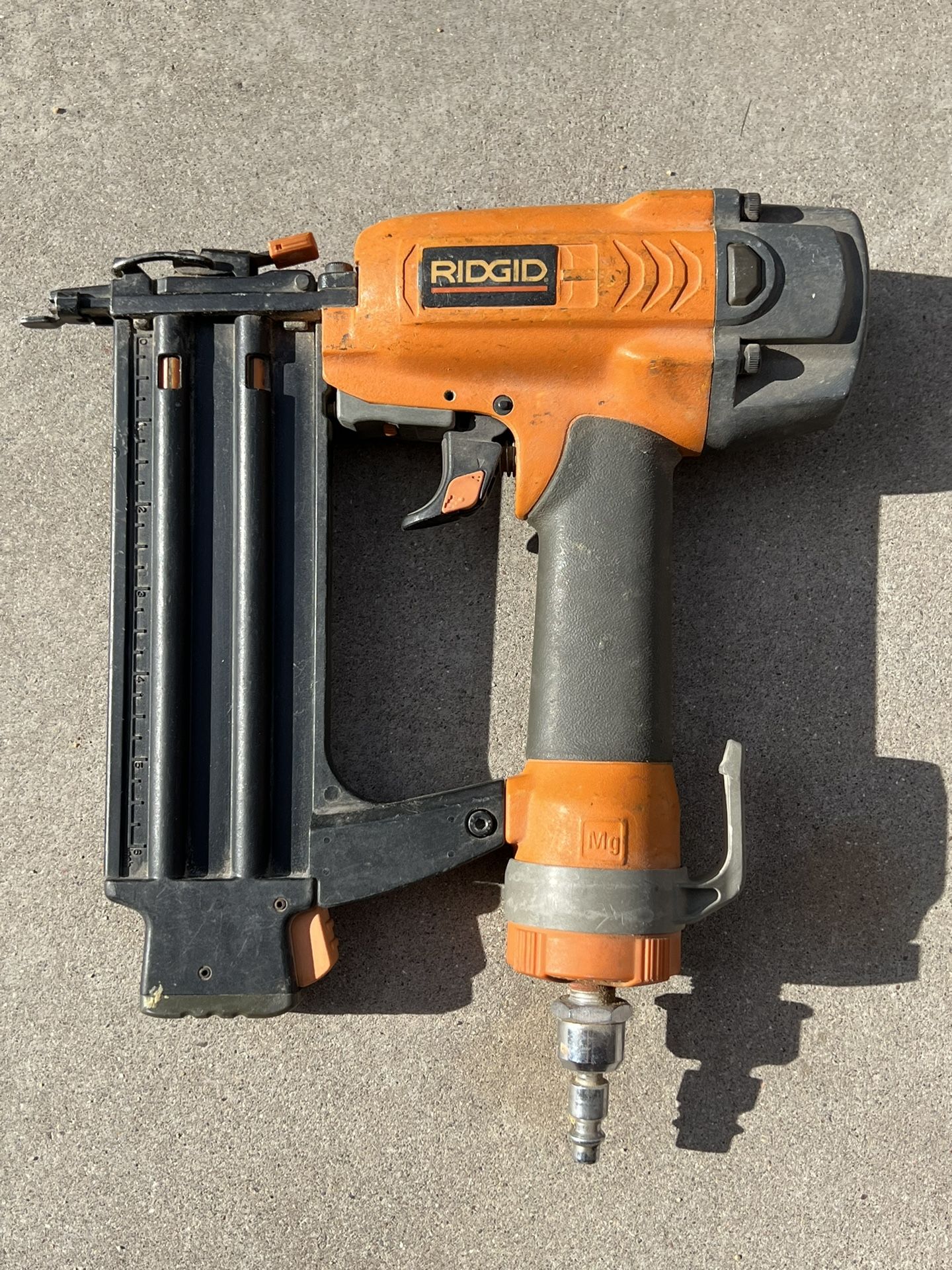 Ridgid 18 Gauge Brad Nailer