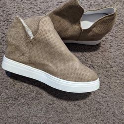 New Women's Size 11 Wedge Slip-On Shoe