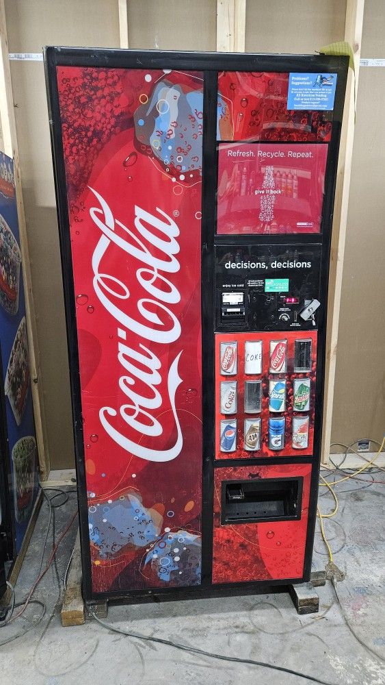 Royal Vendors 804-12 Coca-Cola 12 Selection Cans And Bottles Drink Soda Machine
