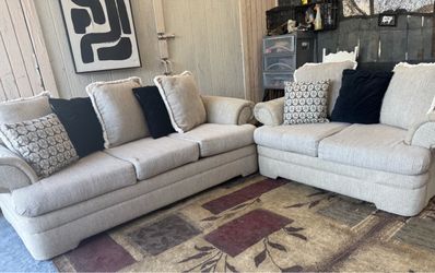 2 couches color Beige  clean