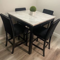 Dinning Table 