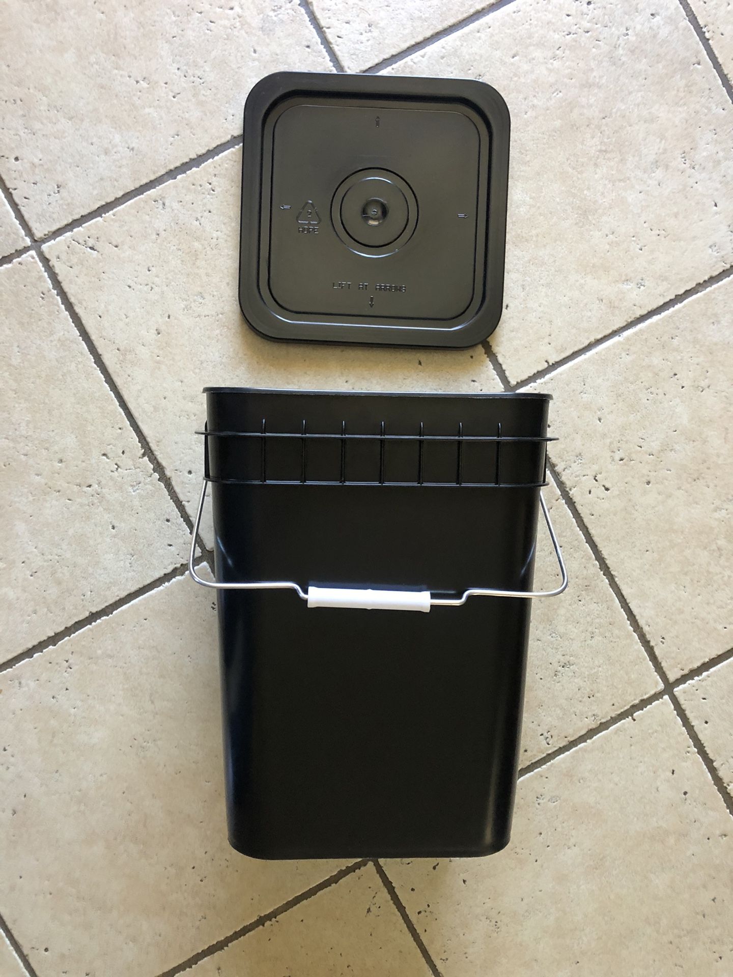 Black Square 4 Gallon Bucket With Lid 