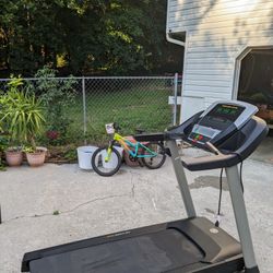 Gold's Gym Trainer 720 Treadmill with Power Incline

