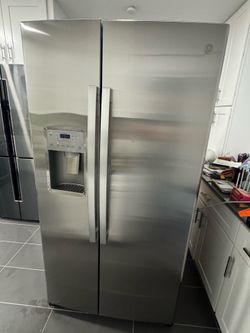 GE Counter-Depth Stainless Side-by-Side Refrigerator – Like New