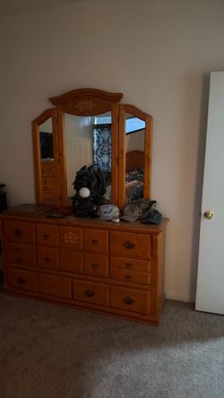 Dresser/Vanity