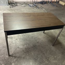 📍 Greensboro, NC 🪑 Sturdy Office Desk for Sale 💵 $60 – Firm 🚚 Delivery available (extra fee)