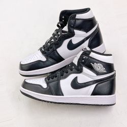 Jordan 1 Black hit