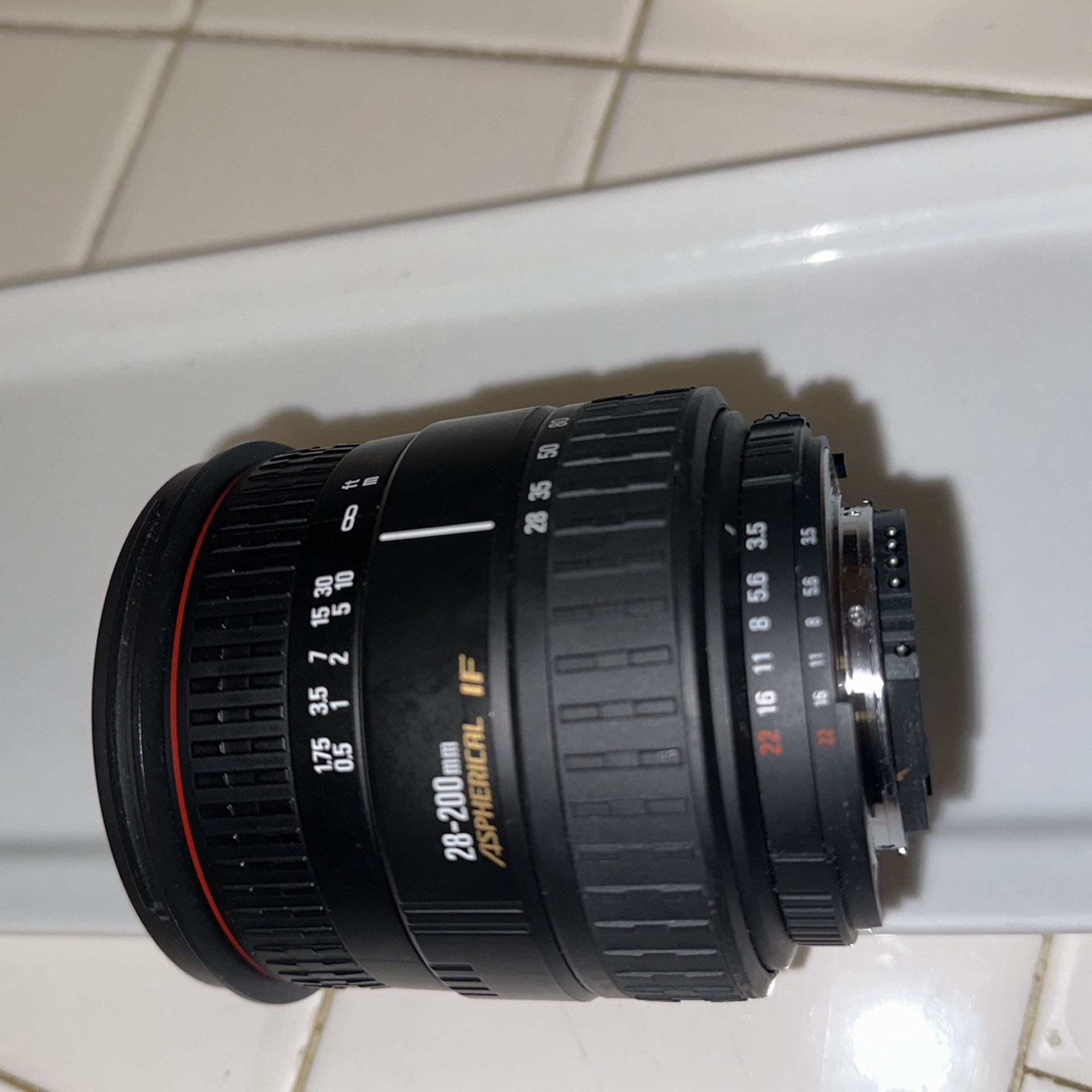 Sigma Aspherical IF 28-200mm f3.5-5.6 DL Hyperzoom Lens