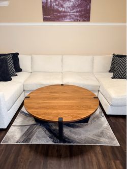 Round cocktail table