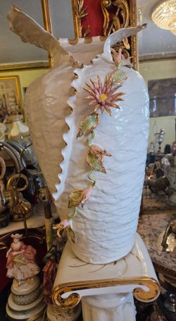 Vintage Capodimonte-style Italian porcelain vase,