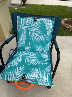 SlumberTrek Stadium Seat with Backpack Straps
