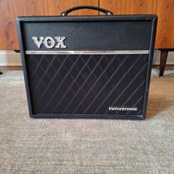 VOX VT20Plus Valvetronix electric guitar modeling amplifier combo