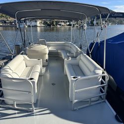Tritoon Boat 
