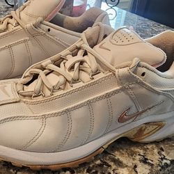 Nike Women's Shoes VXT Athletic White Pink Lace Up - Size 8.