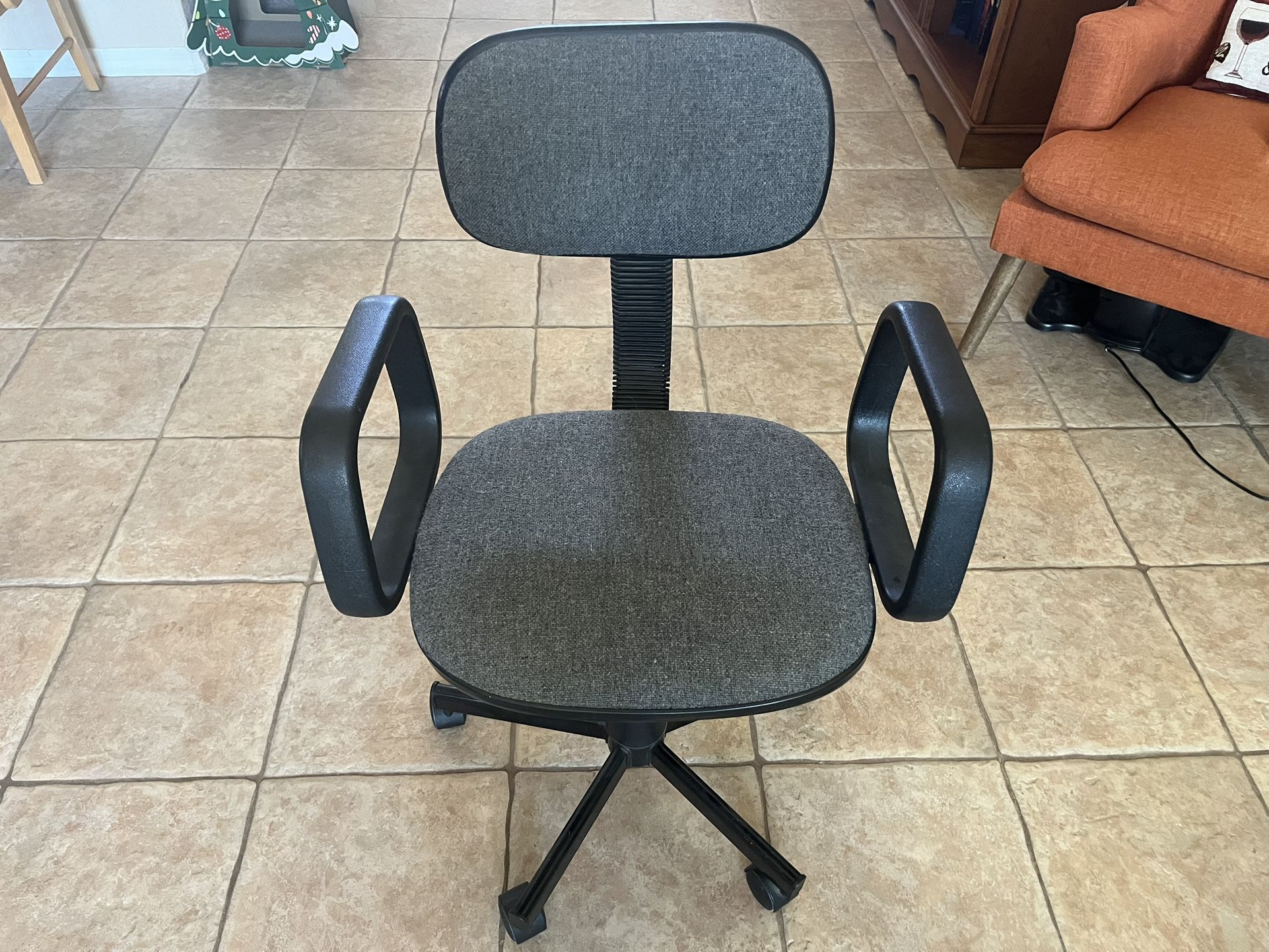 Student/Small Adult Desk Chair